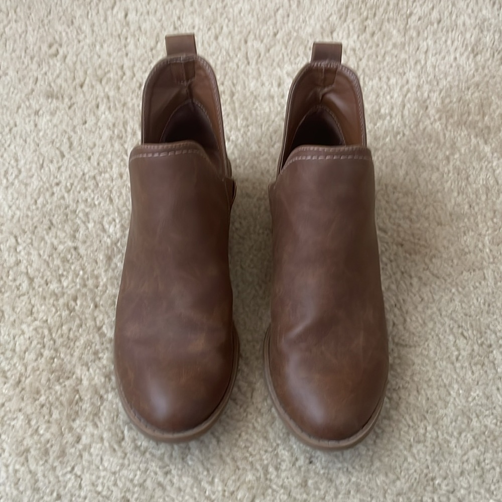 Universal Threads booties - Picture 2 of 3